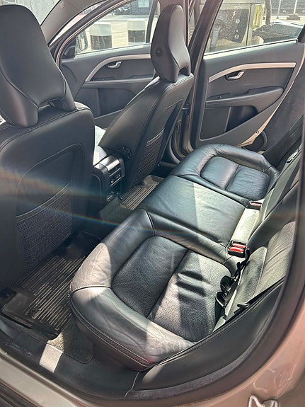 Volvo XC70 6 of 8