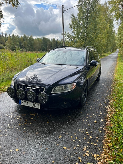 Volvo V70 3 of 10