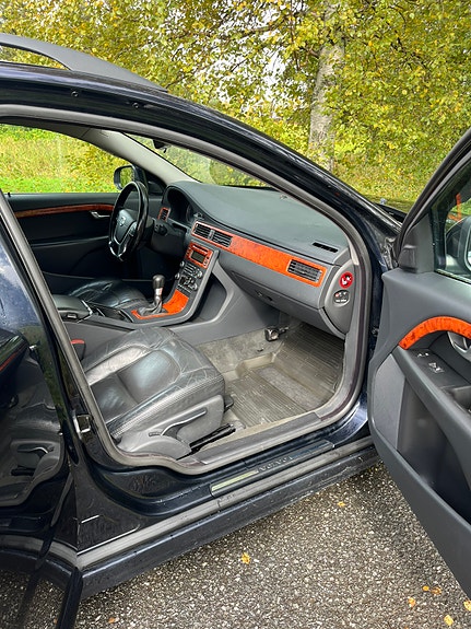 Volvo V70 8 of 10