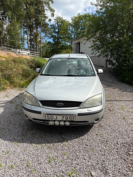 Ford Mondeo 2 of 9