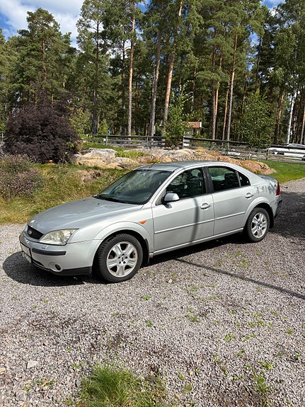 Ford Mondeo 4 of 9