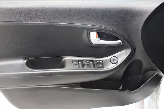 Kia Picanto 7 of 10