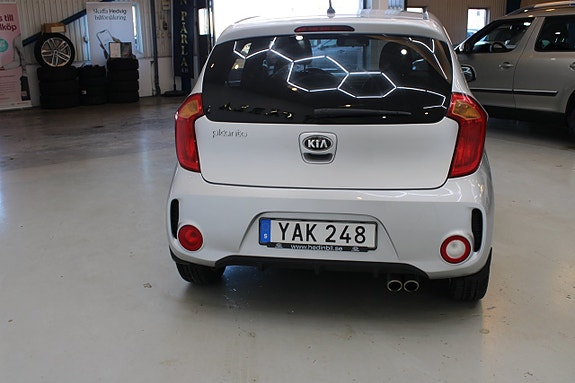 Kia Picanto 5 of 10