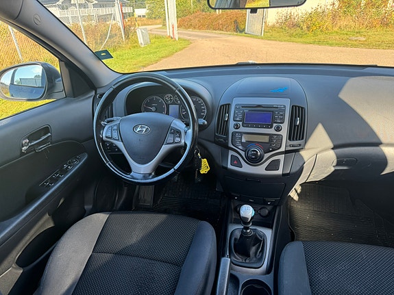Hyundai i30 2 of 7