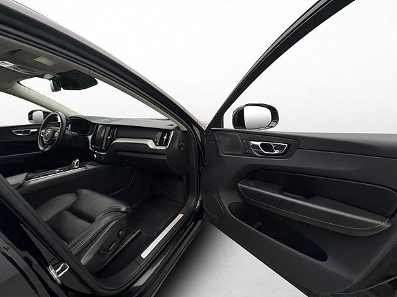 Volvo XC60 25 of 30
