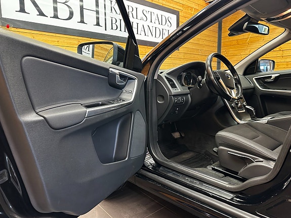 Volvo XC60 14 of 24