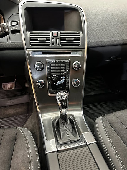 Volvo XC60 13 of 24