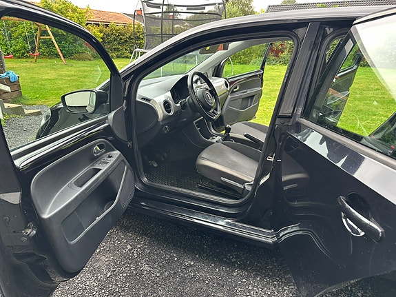 Volkswagen UP! 9 of 12