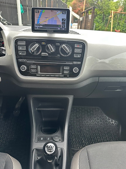 Volkswagen UP! 7 of 12