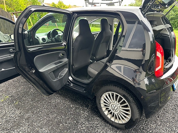 Volkswagen UP! 10 of 12