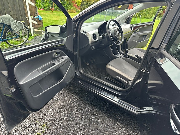 Volkswagen UP! 11 of 12