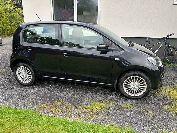 Volkswagen UP! 2 of 12