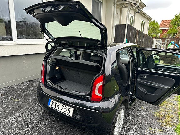 Volkswagen UP! 6 of 12