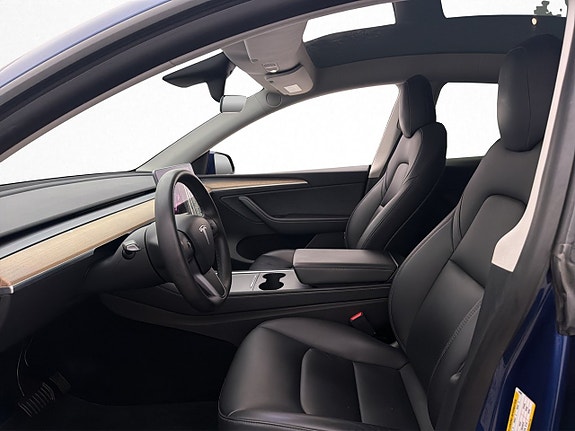 Tesla Model Y 14 of 30