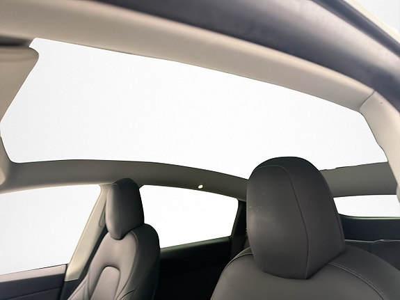 Tesla Model Y 15 of 30