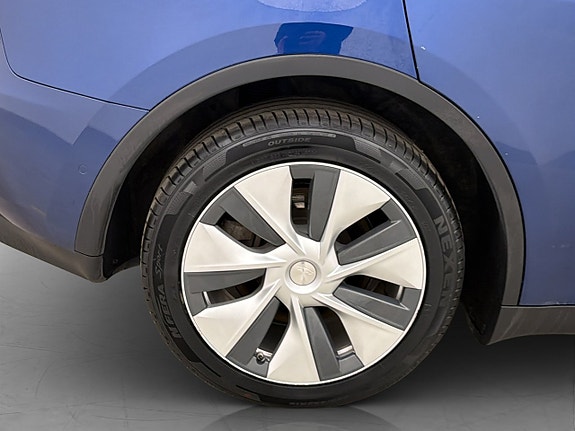 Tesla Model Y 29 of 30