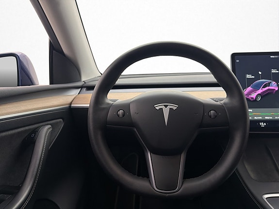 Tesla Model Y 13 of 30