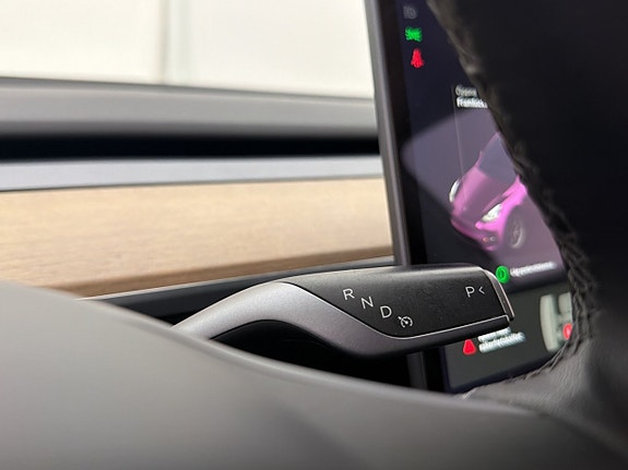Tesla Model Y 26 of 30