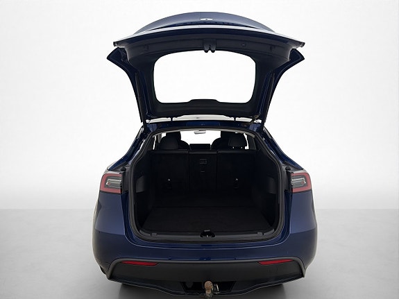 Tesla Model Y 10 of 30