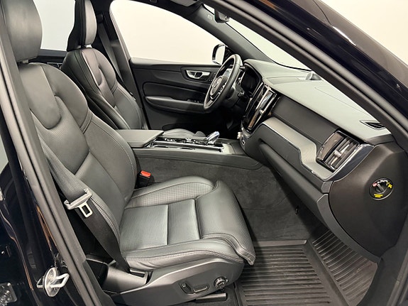 Volvo XC60 14 of 22