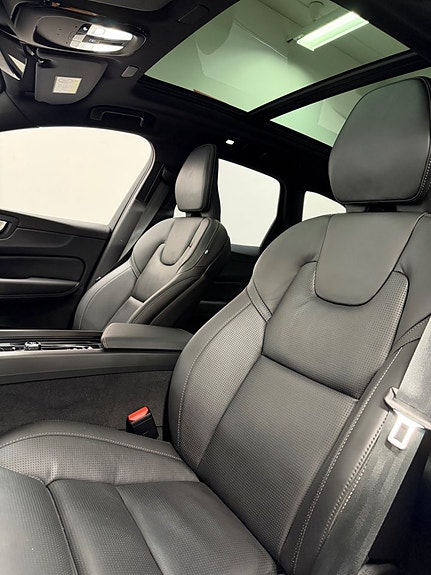 Volvo XC60 9 of 22