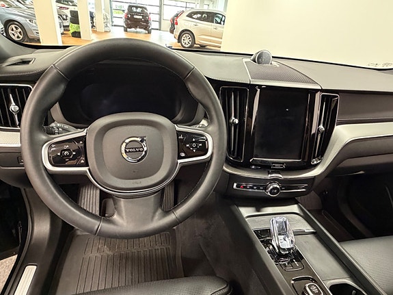 Volvo XC60 10 of 22