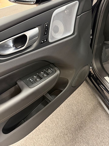 Volvo XC60 7 of 22