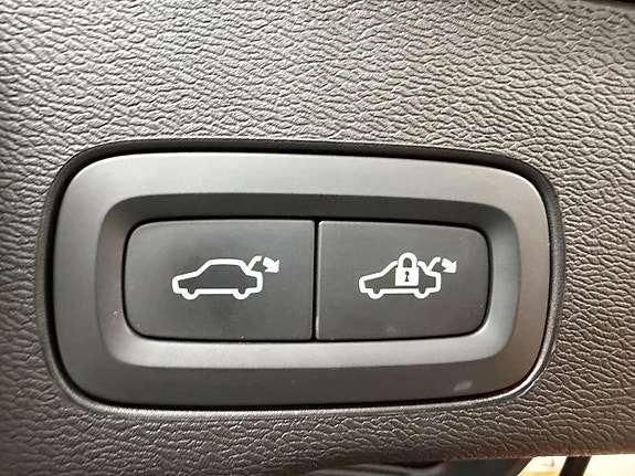 Volvo XC60 17 of 22