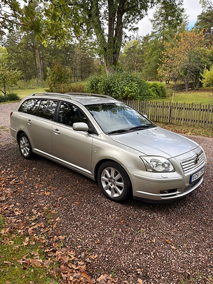 Toyota Avensis 2 of 22