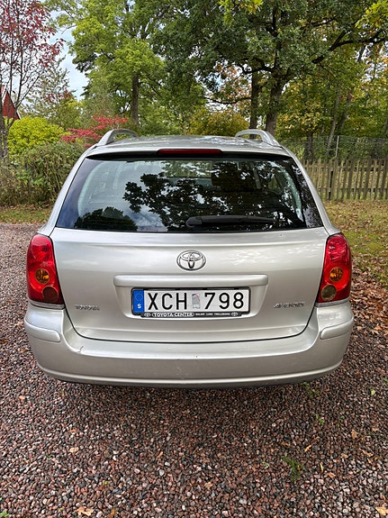 Toyota Avensis 4 of 22