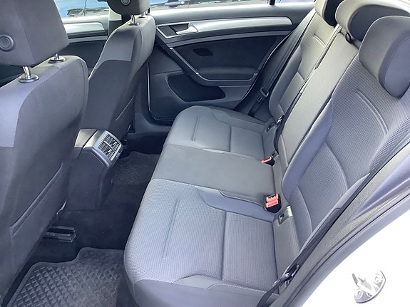 Volkswagen Golf VII 6 of 7
