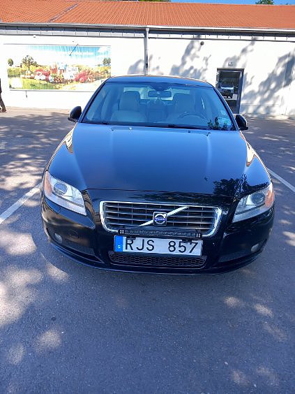 Volvo S80 2 of 5