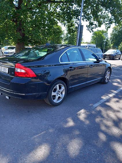 Volvo S80 4 of 5