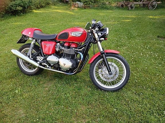 Triumph Thruxton 900 2 of 7