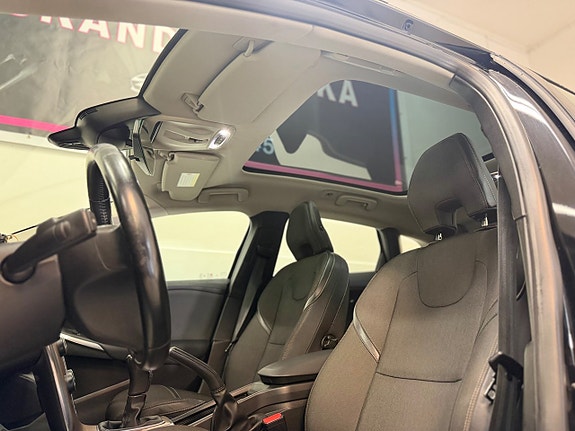 Volvo V40 Cross Country 12 of 20