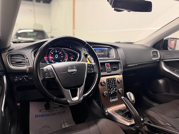 Volvo V40 Cross Country 14 of 20