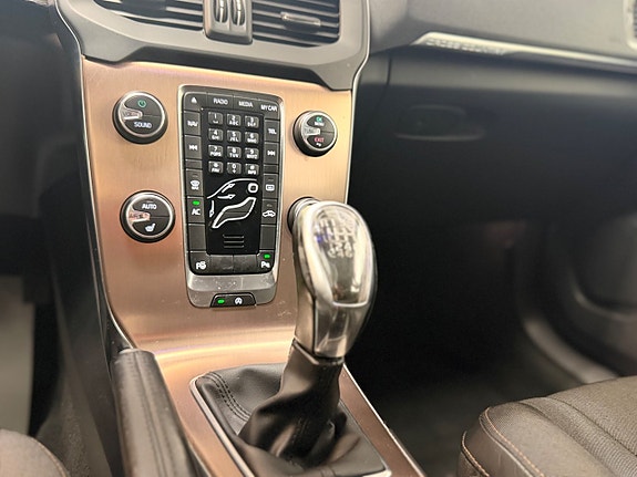 Volvo V40 Cross Country 17 of 20