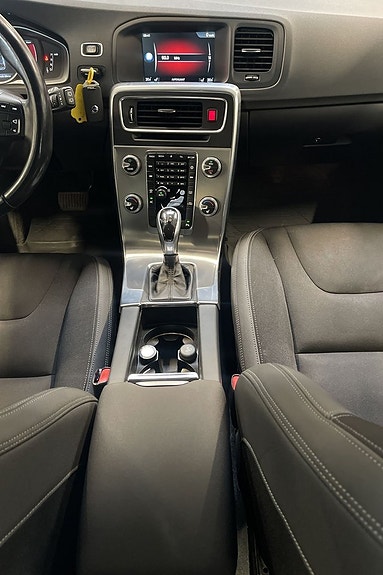 Volvo V60 11 of 12