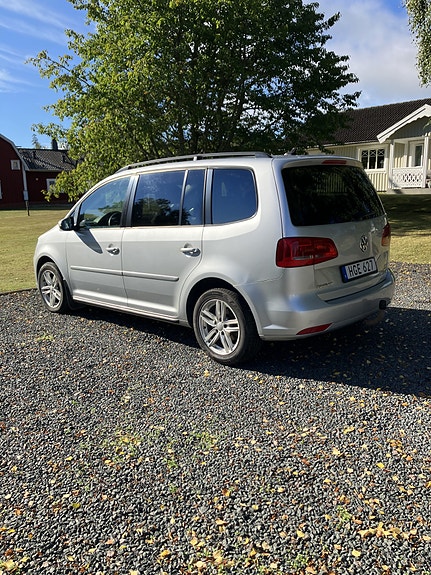 Volkswagen Touran 3 of 10