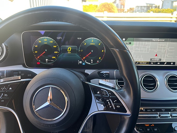 Mercedes-Benz E220 4 of 7
