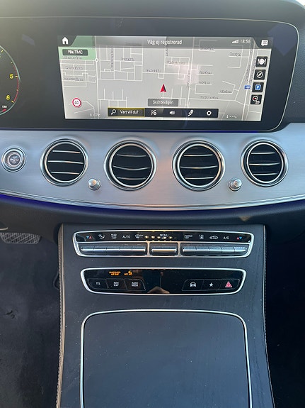 Mercedes-Benz E220 5 of 7