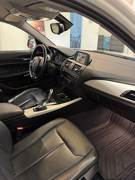 BMW 118d 11 of 17