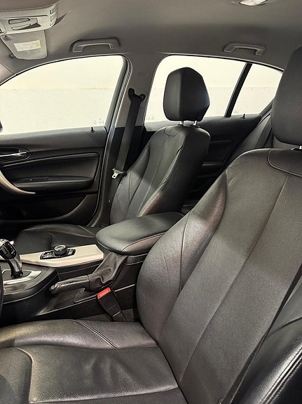 BMW 118d 14 of 17