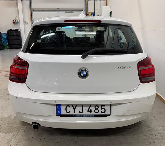 BMW 118d 5 of 17