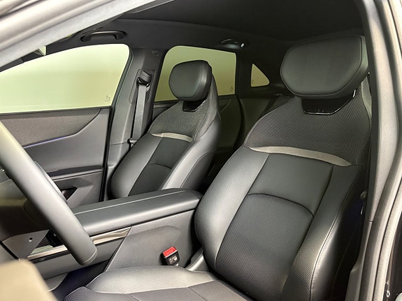 Mazda CX-6e 12 of 25