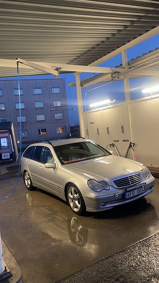 Mercedes-Benz C270 4 of 6
