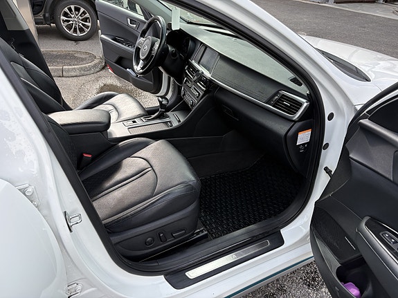 Kia Optima 2 of 11