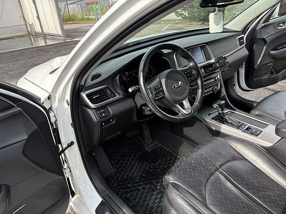 Kia Optima 8 of 11