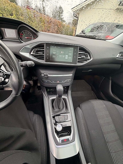 Peugeot 308 9 of 13