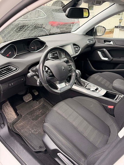Peugeot 308 7 of 13